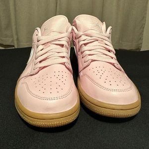 Jordan 1 low attic pink gum